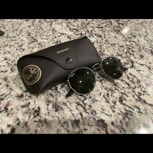 Black Rayban round metal sunglasses